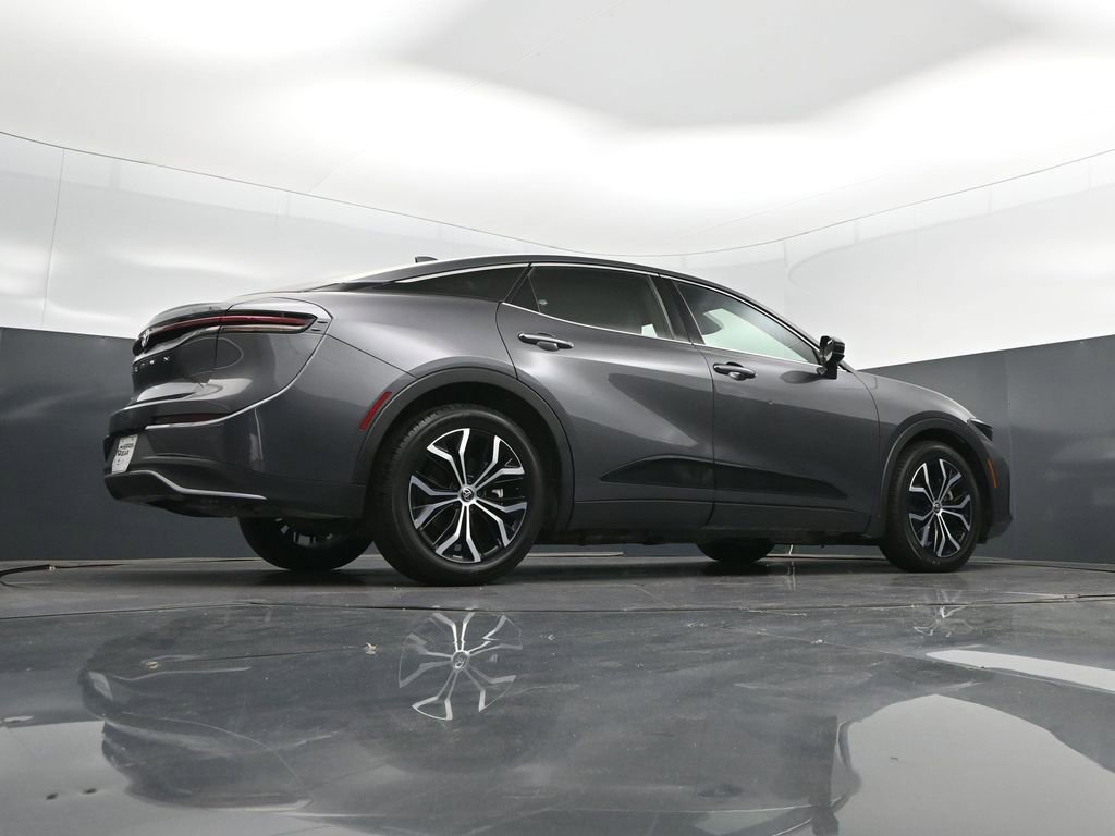 Used 2023 Toyota Crown XLE AWD/4WD image 43