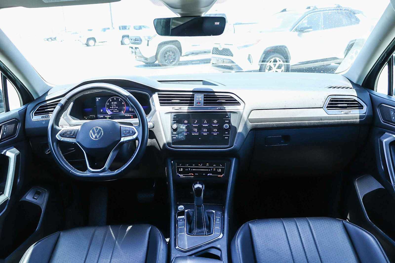 Used 2022 Volkswagen Tiguan SE FWD image 12