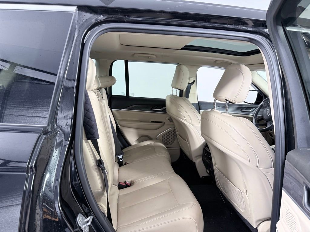 Used 2022 Jeep Grand Cherokee Limited image 24