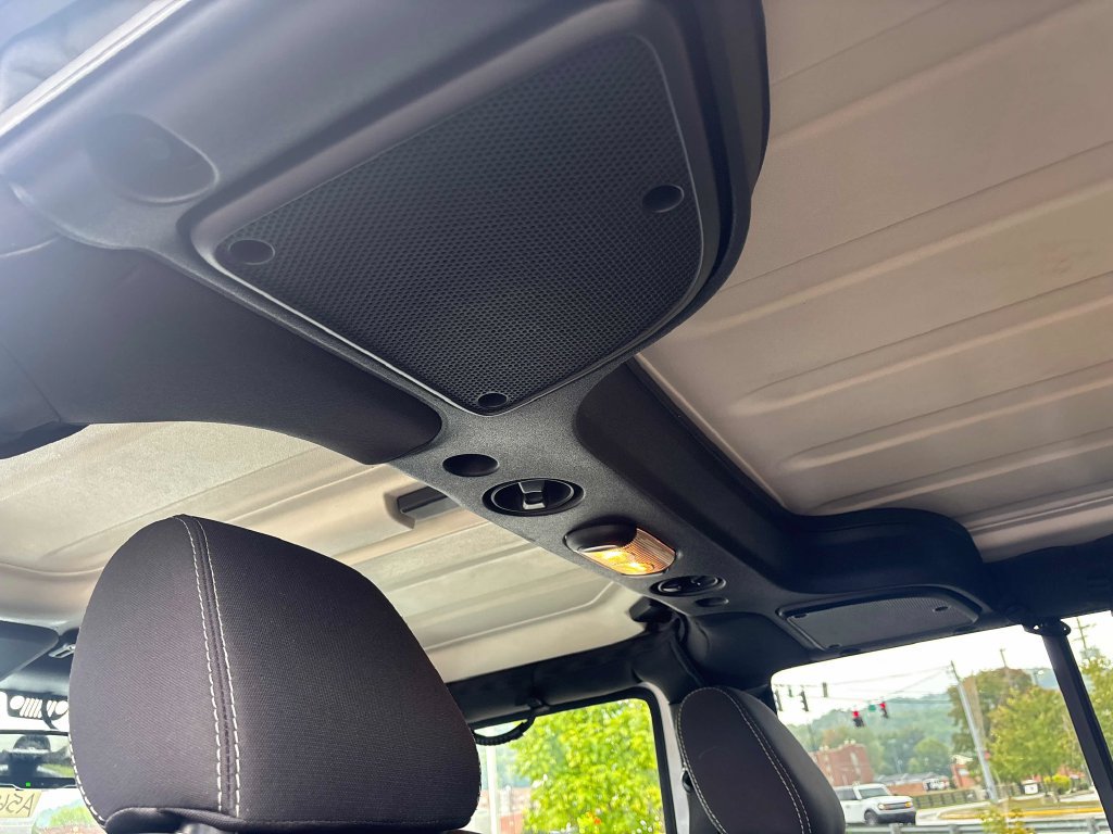 Used 2015 Jeep Wrangler Unlimited Sahara AWD/4WD image 19
