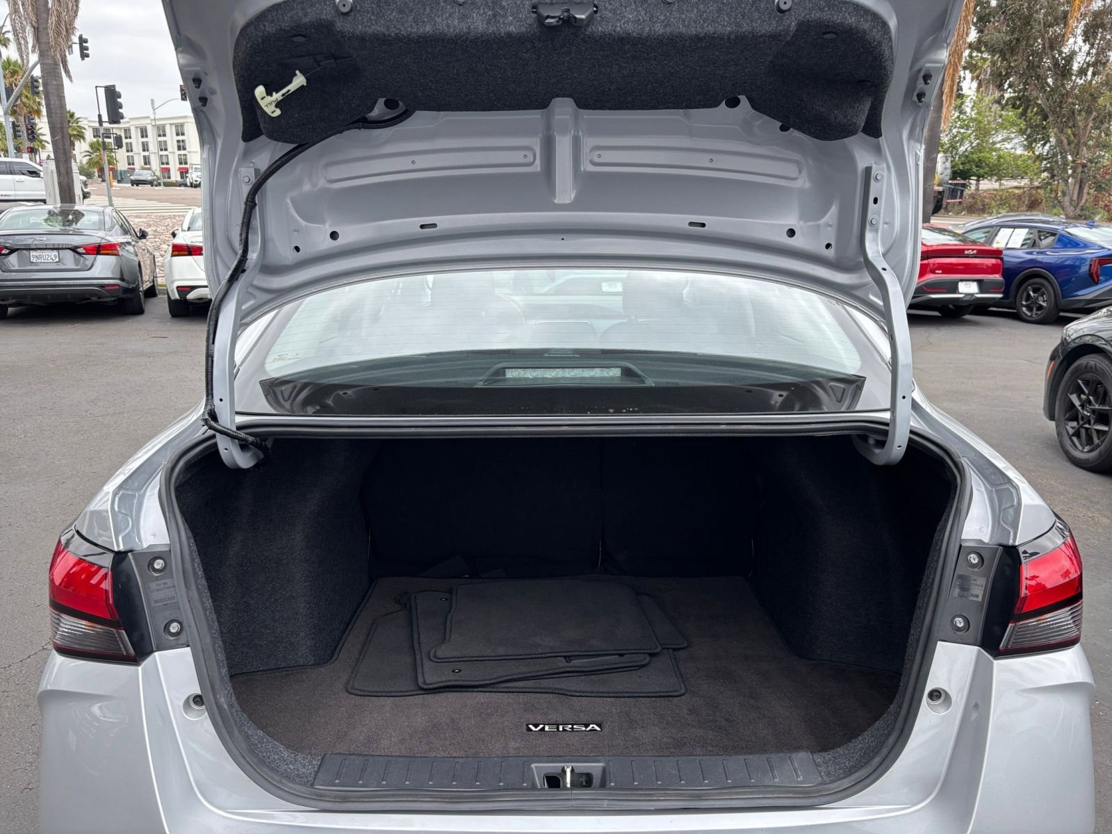 Used 2025 Nissan Versa SV FWD image 29
