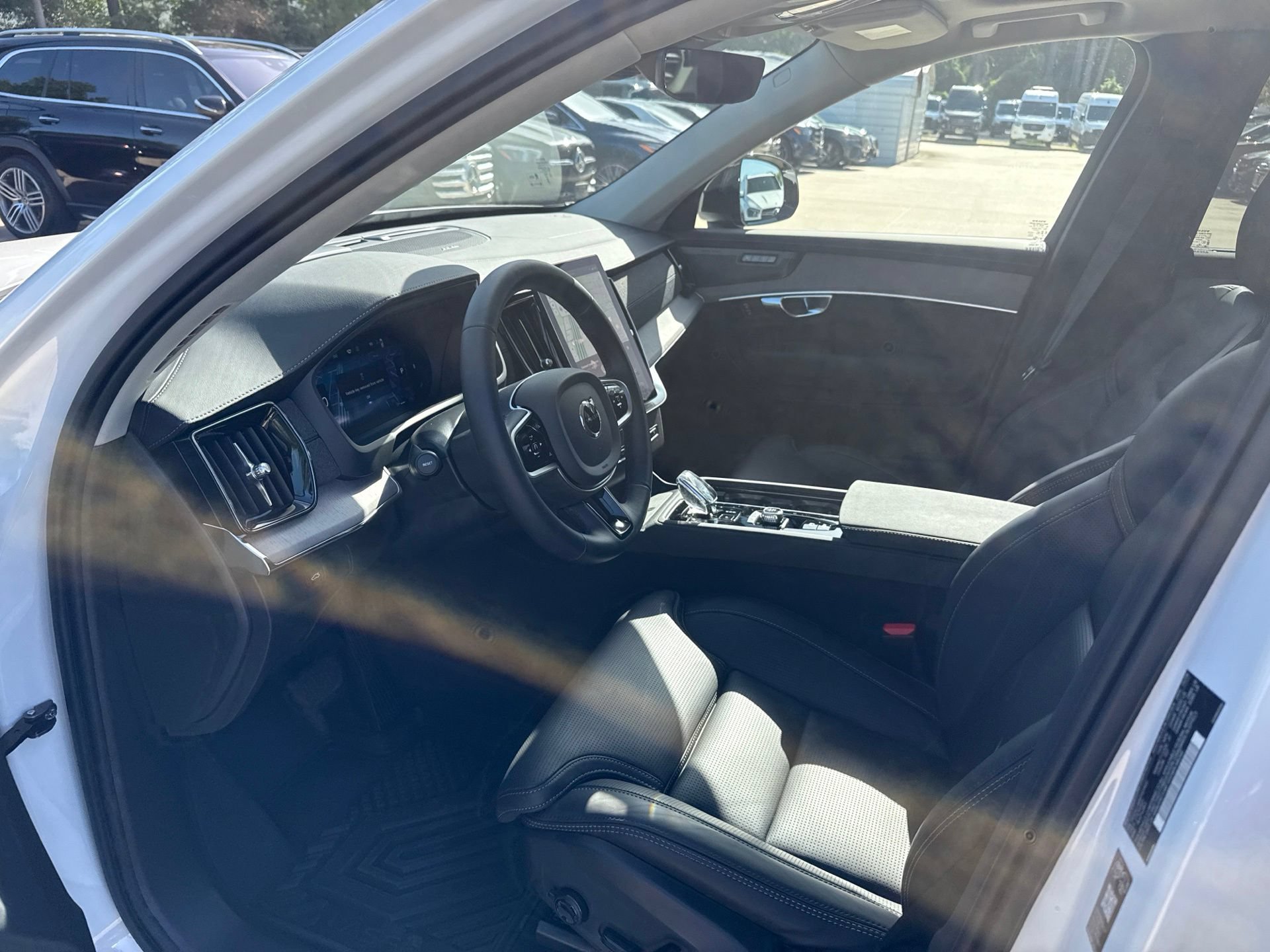 Used 2026 Volvo XC90 B6 Ultra w/ Protection Package Premier AWD/4WD image 9