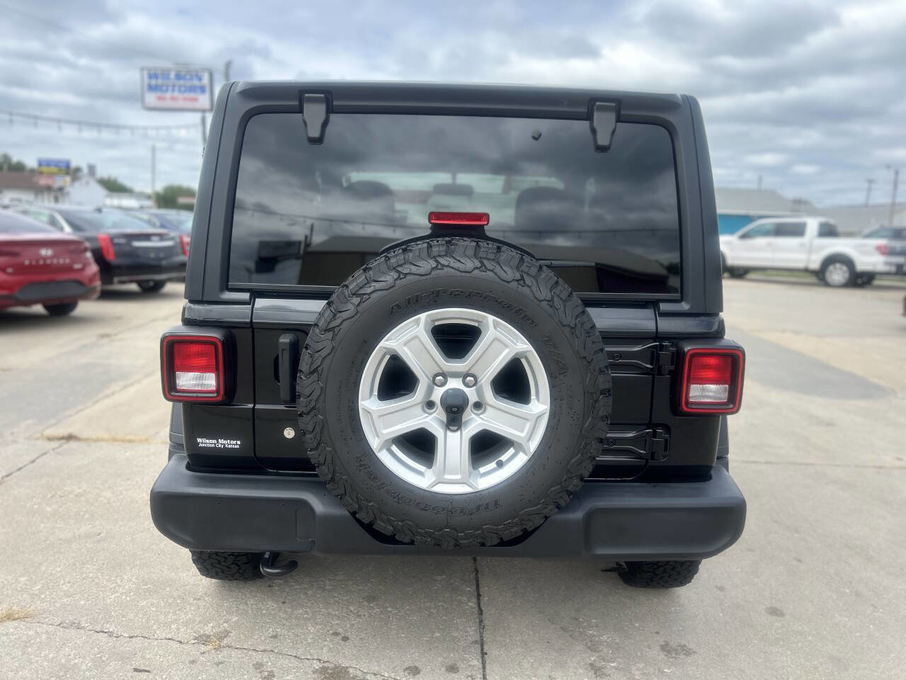 Used 2019 Jeep Wrangler Sport image 8