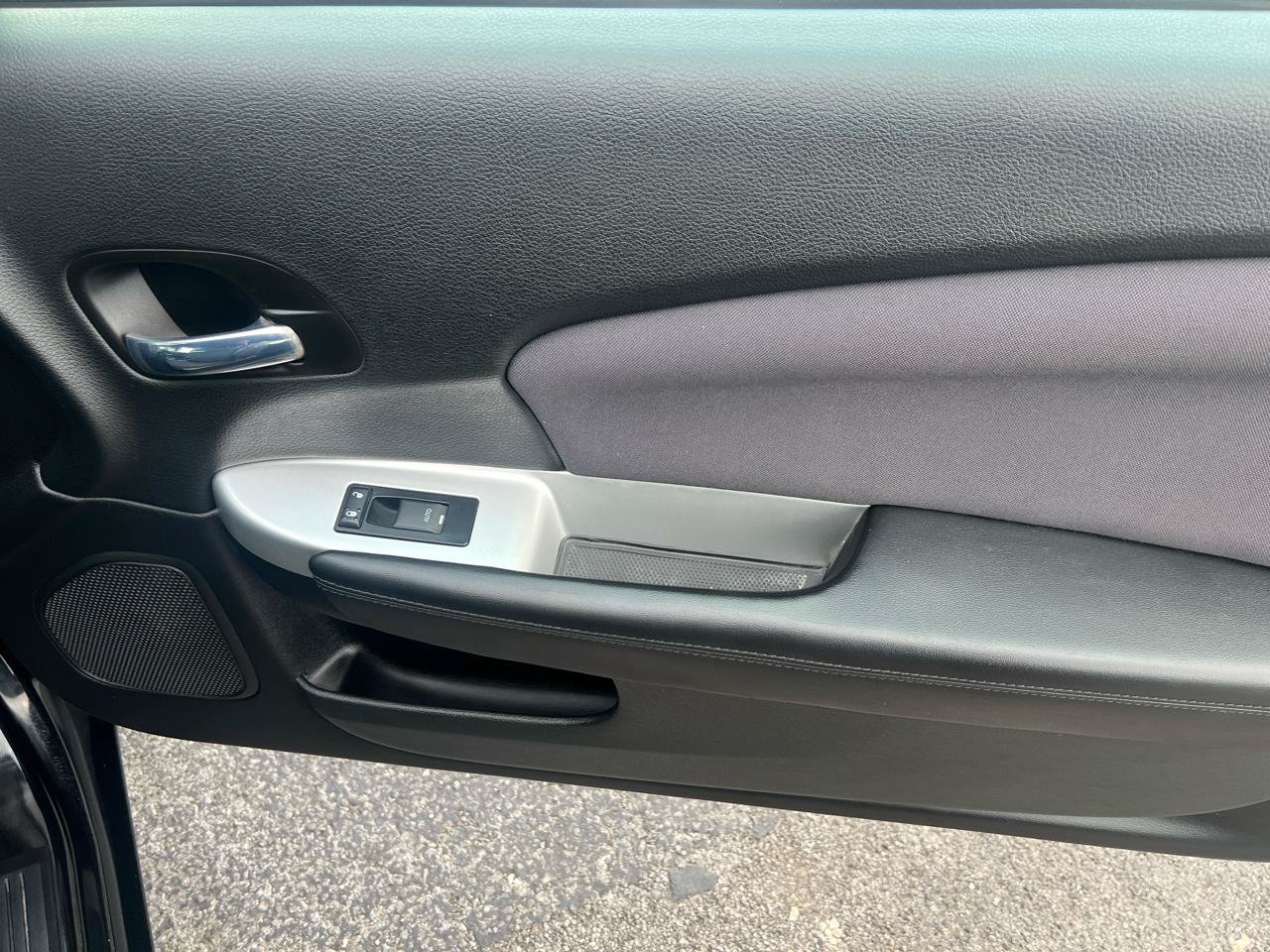 Used 2013 Chrysler 200 Touring FWD image 9