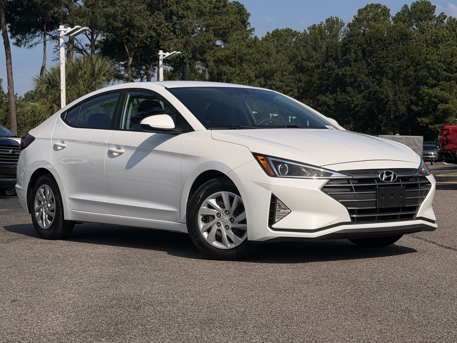 Used 2020 Hyundai Elantra SE w/ Cargo Package (C1) FWD image 2
