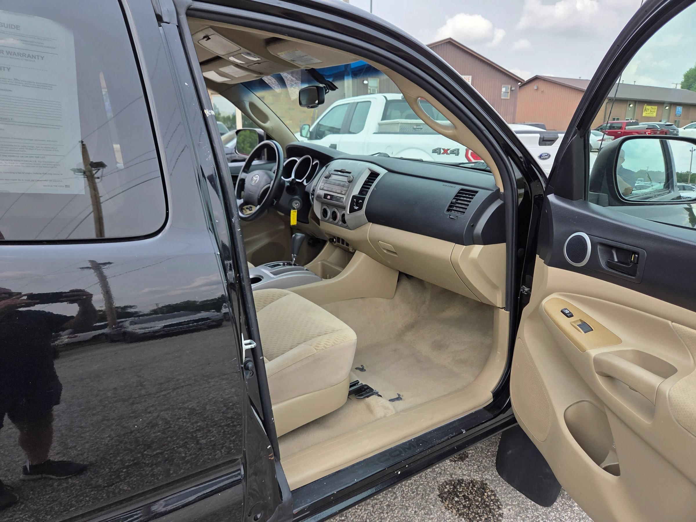 Used 2011 Toyota Tacoma 4x4 Access Cab w/ SR5 Pkg #2 image 18