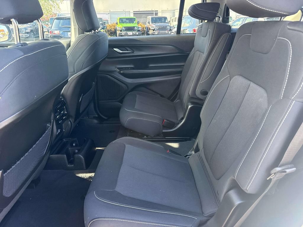 Used 2023 Jeep Grand Cherokee L Laredo AWD/4WD image 8