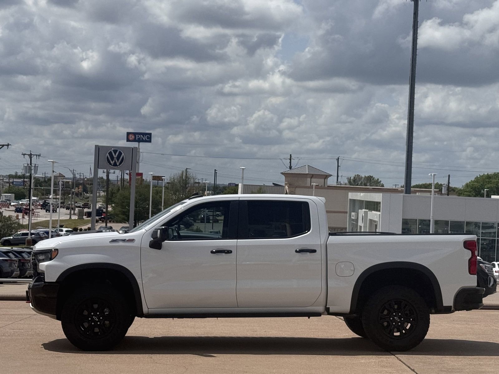 Used 2022 Chevrolet Silverado 1500 ZR2 w/ Technology Package image 7