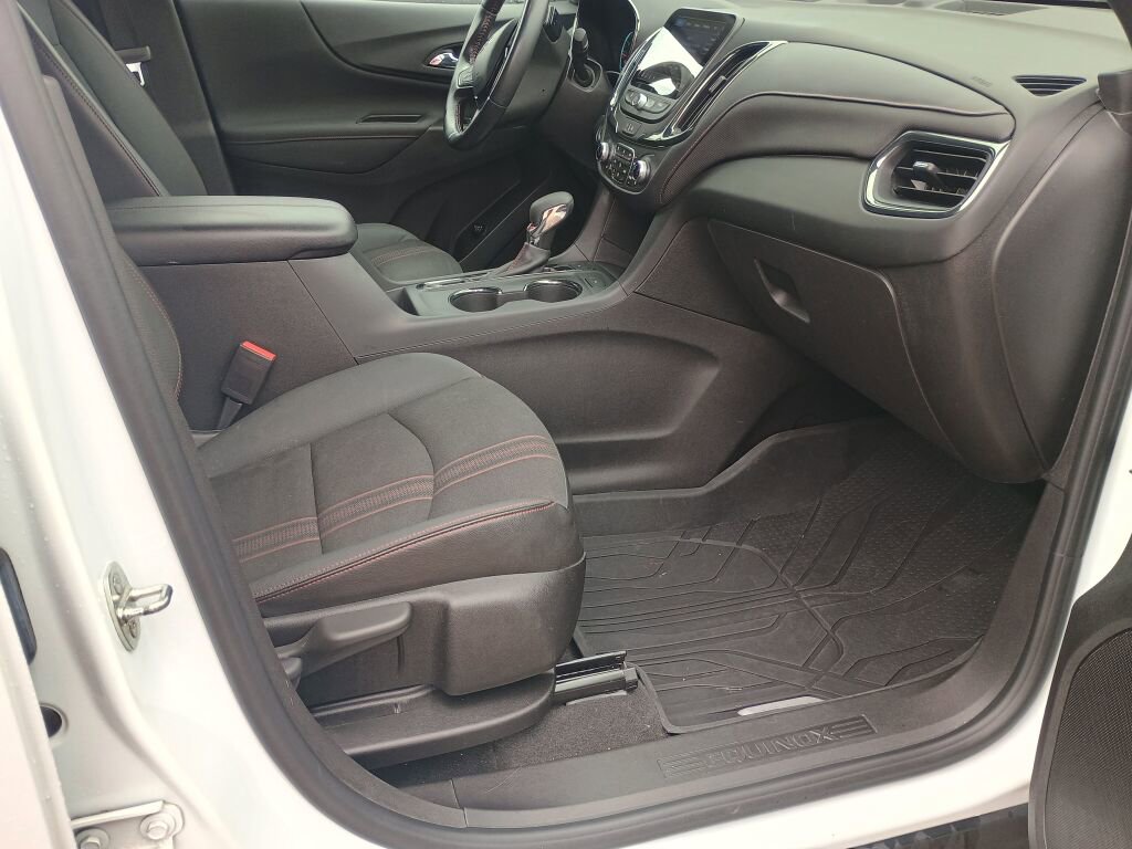 Used 2022 Chevrolet Equinox RS w/ Infotainment Package image 21