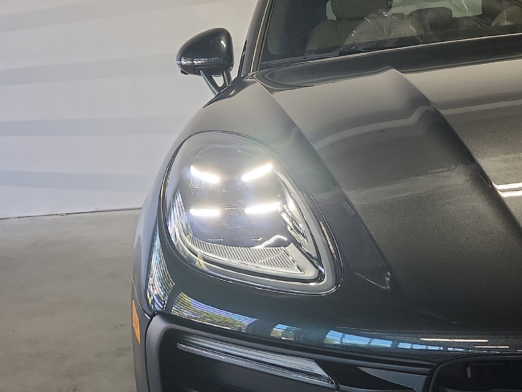 New 2026 Porsche Macan AWD/4WD image 9
