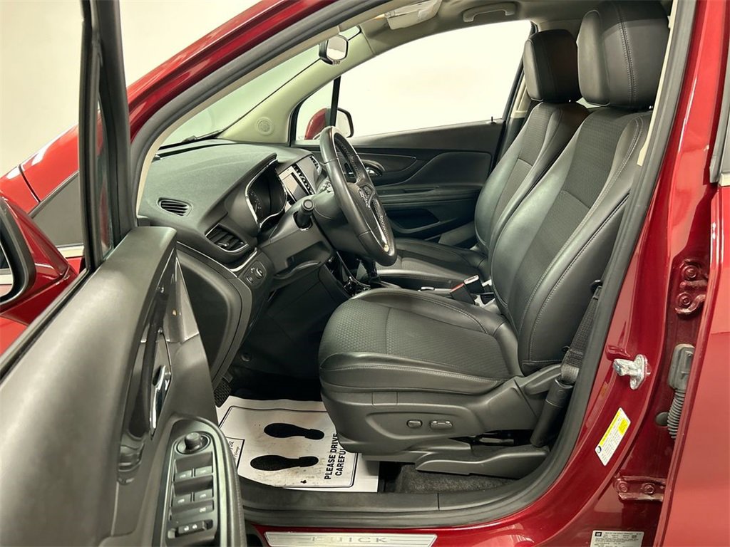 Certified 2022 Buick Encore Preferred w/ Safety Package image 9