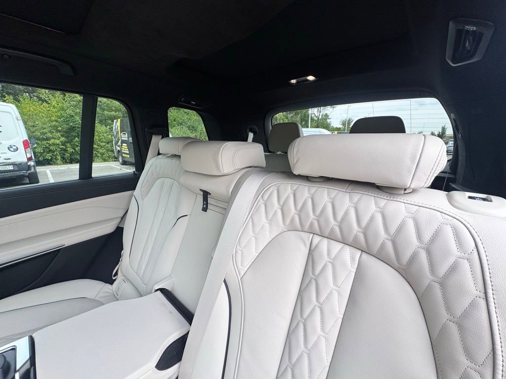 Used 2026 BMW X7 xDrive40i w/ Executive Package image 21