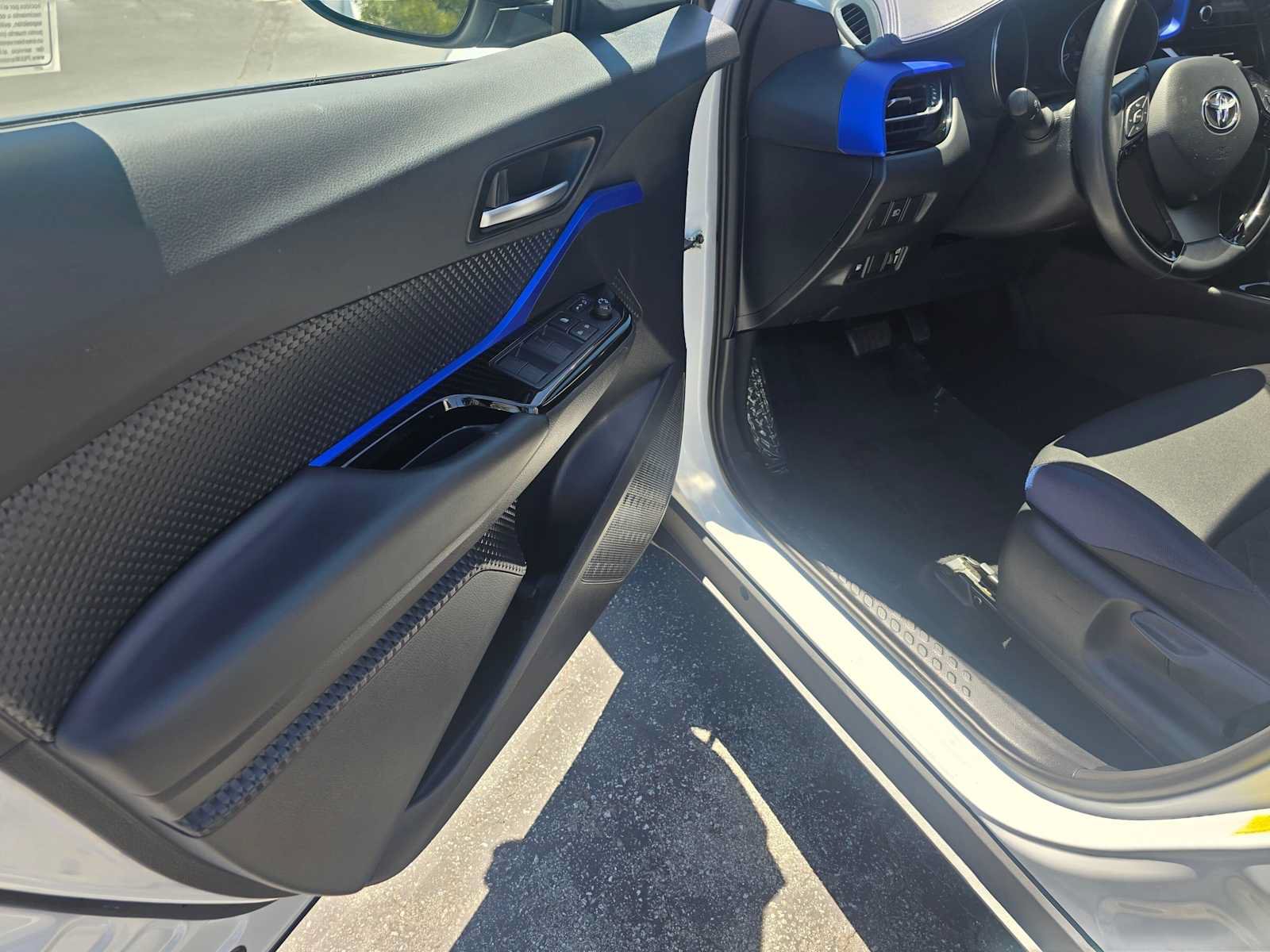 Used 2022 Toyota C-HR XLE FWD image 20