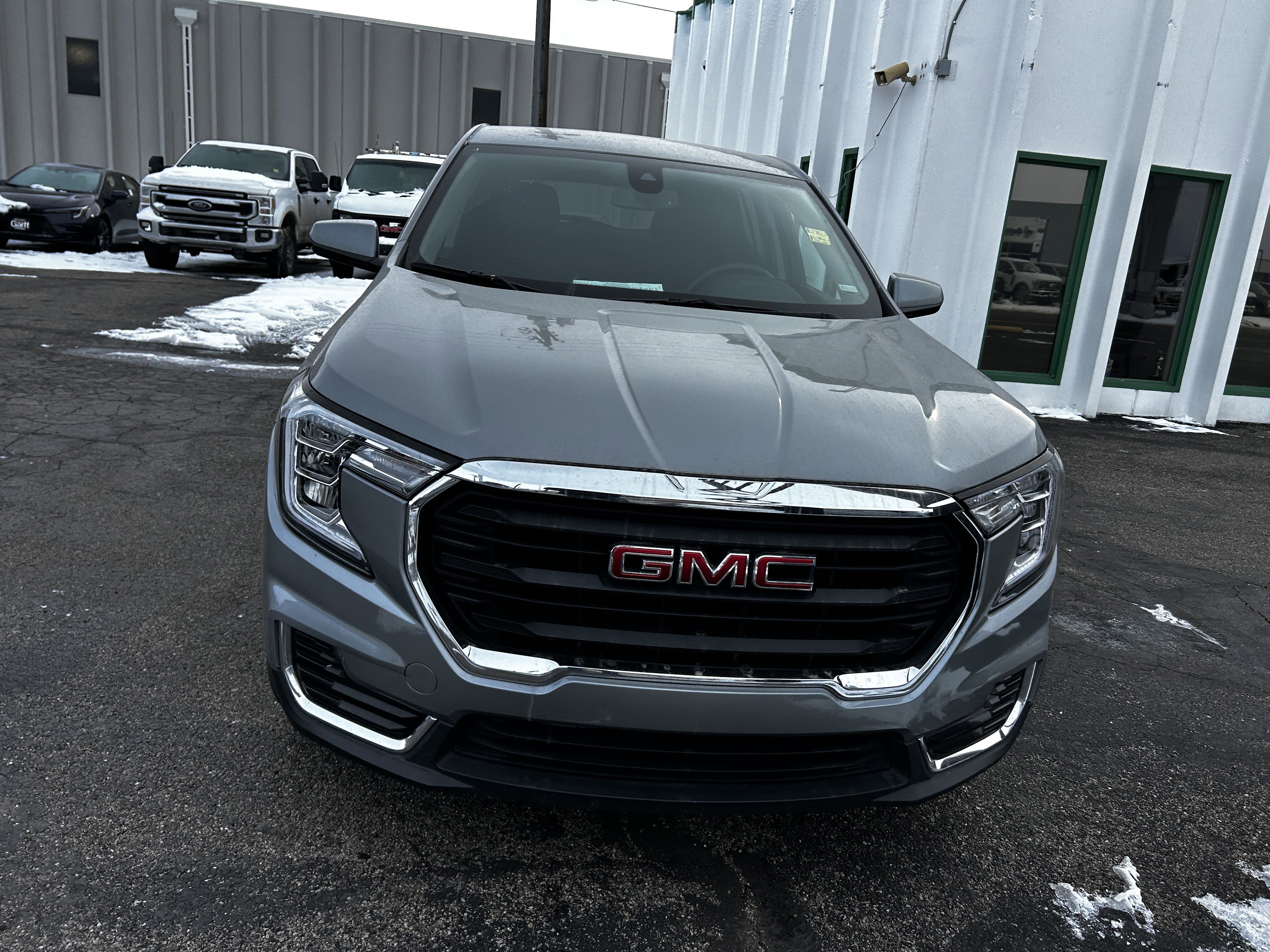 Used 2024 GMC Terrain SLE image 9