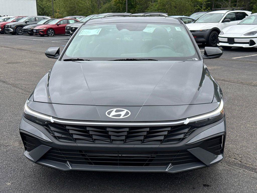 New 2026 Hyundai Elantra SEL Sport FWD image 2