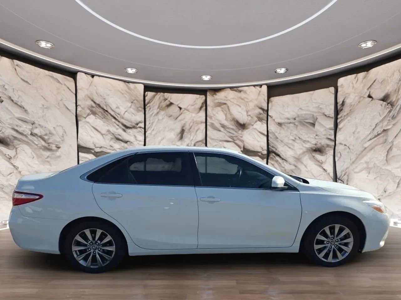 Used 2017 Toyota Camry XLE w/ Moonroof Package FWD image 8