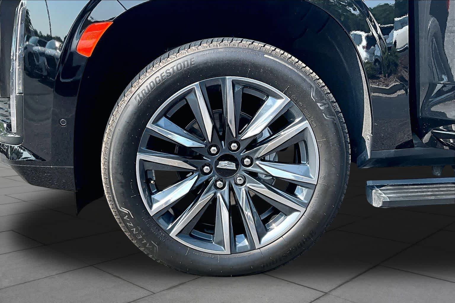 Used 2024 Cadillac Escalade Sport Platinum w/ LPO, ONYX Package AWD/4WD image 11