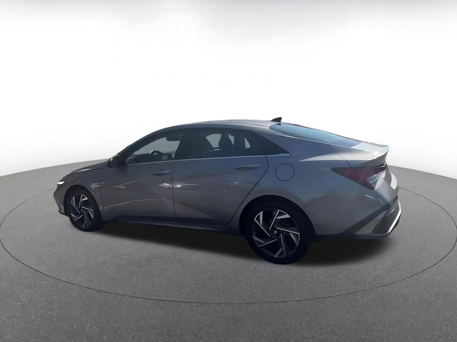 Used 2025 Hyundai Elantra SEL image 9