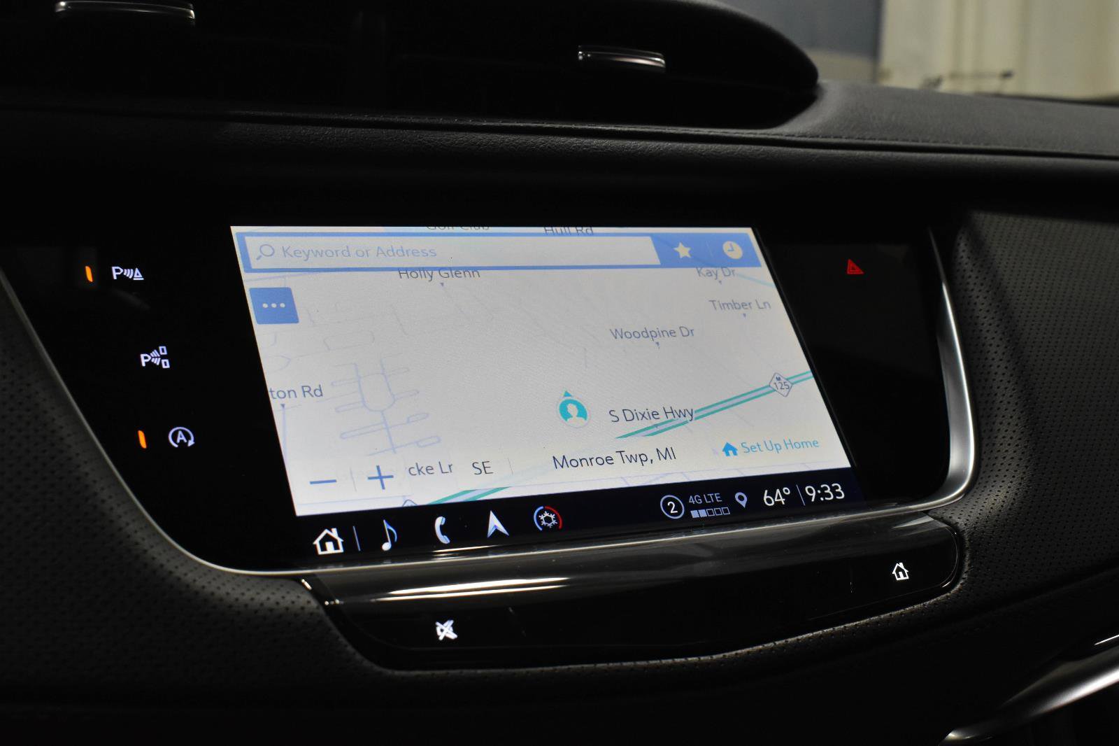 New 2026 Cadillac XT5 Premium Luxury w/ LPO, Floor Liner Package AWD/4WD image 9