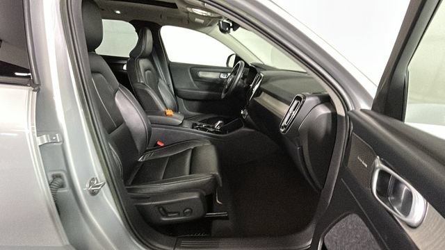 Used 2023 Volvo XC40 B4 Ultimate FWD image 28