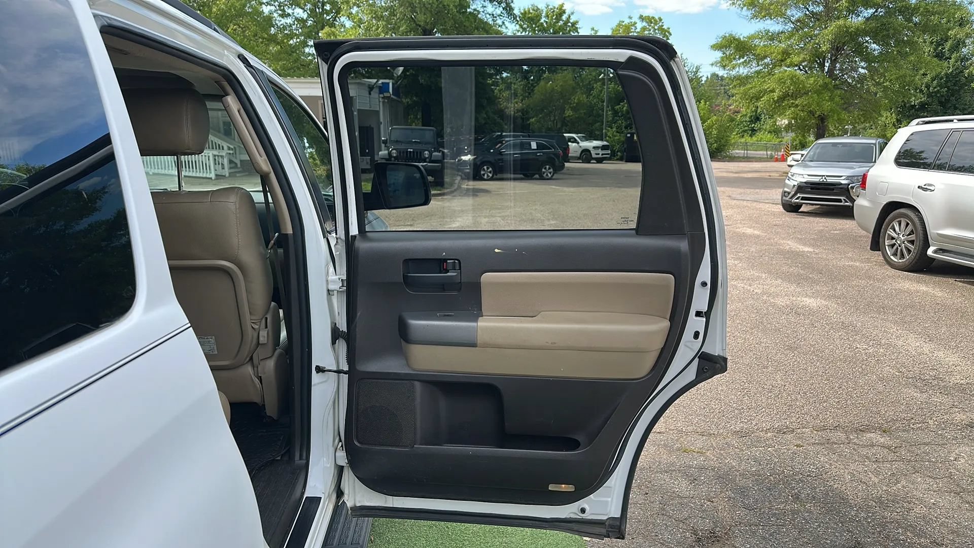 Used 2011 Toyota Sequoia SR5 AWD/4WD image 23