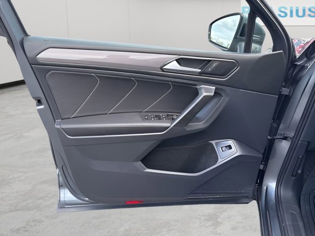 Used 2022 Volkswagen Tiguan SE image 9