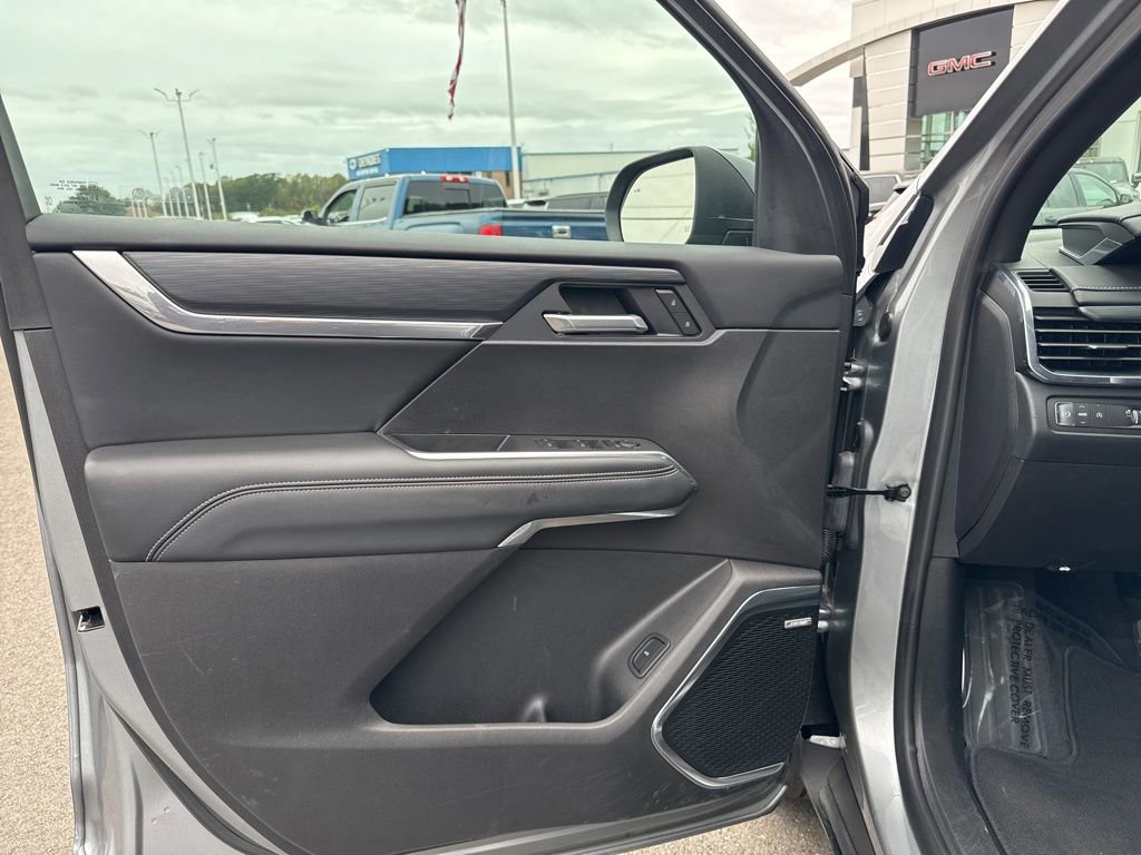 Used 2025 GMC Acadia Elevation FWD image 28