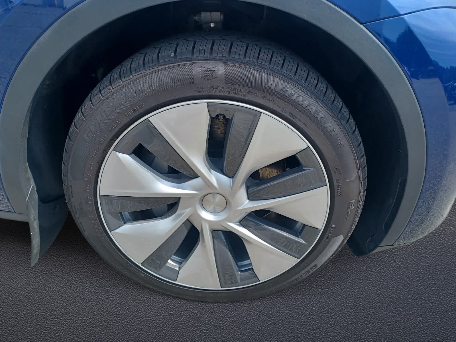 Used 2023 Tesla Model Y AWD image 21