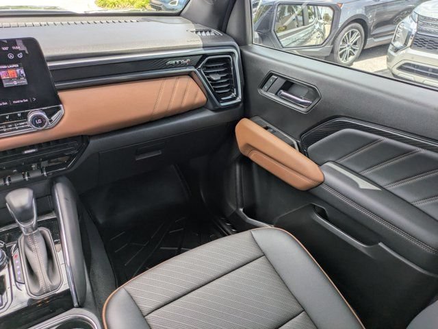 Used 2025 GMC Canyon AT4 w/ Nightfall Edition AWD/4WD image 17