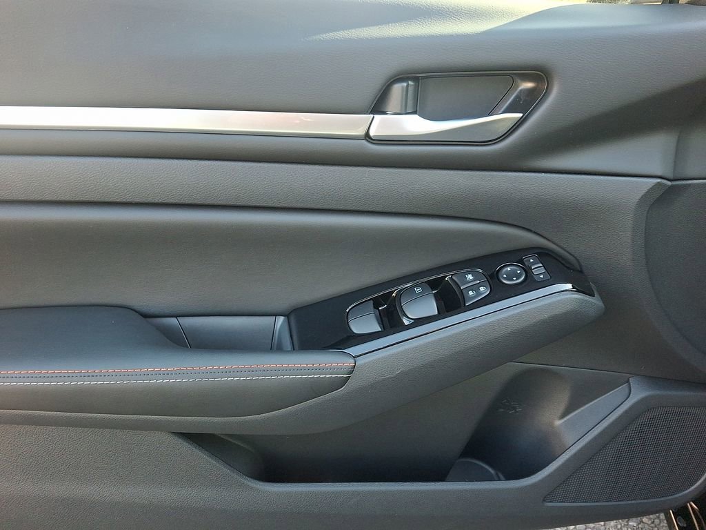 Certified 2024 Nissan Altima 2.5 SR w/ SR Premium Package image 12