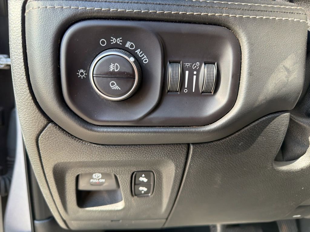 Used 2019 RAM 1500 Limited image 11