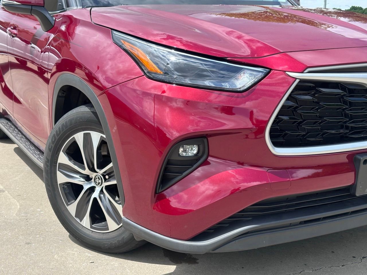 Used 2022 Toyota Highlander XLE image 4