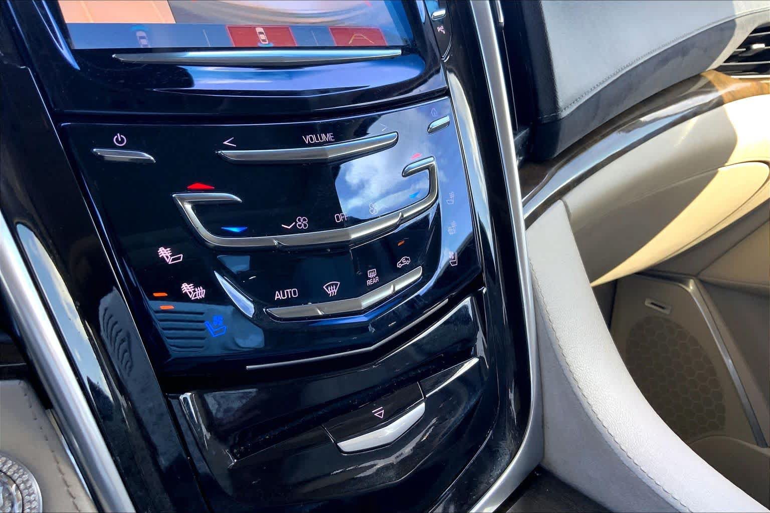 Certified 2019 Cadillac Escalade Premium Luxury RWD image 35