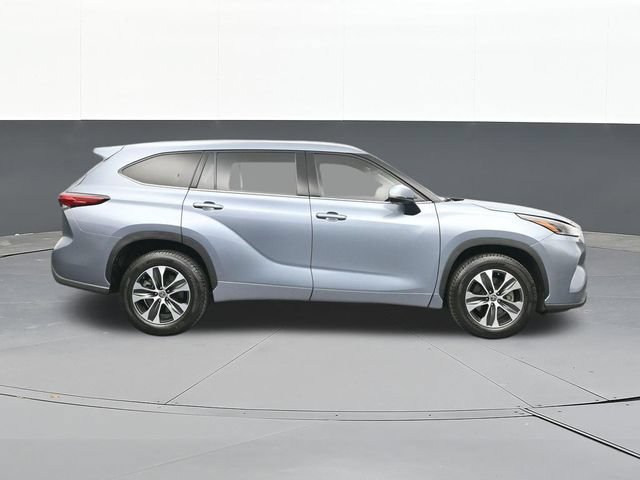 Used 2021 Toyota Highlander XLE FWD image 16