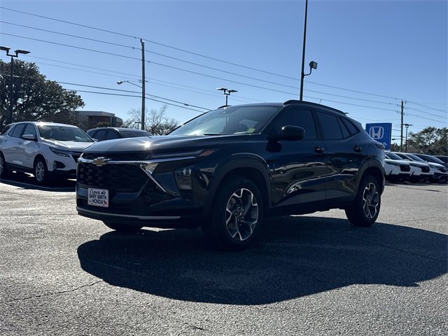 Used 2024 Chevrolet Trax LT w/ LT Convenience Package image 9