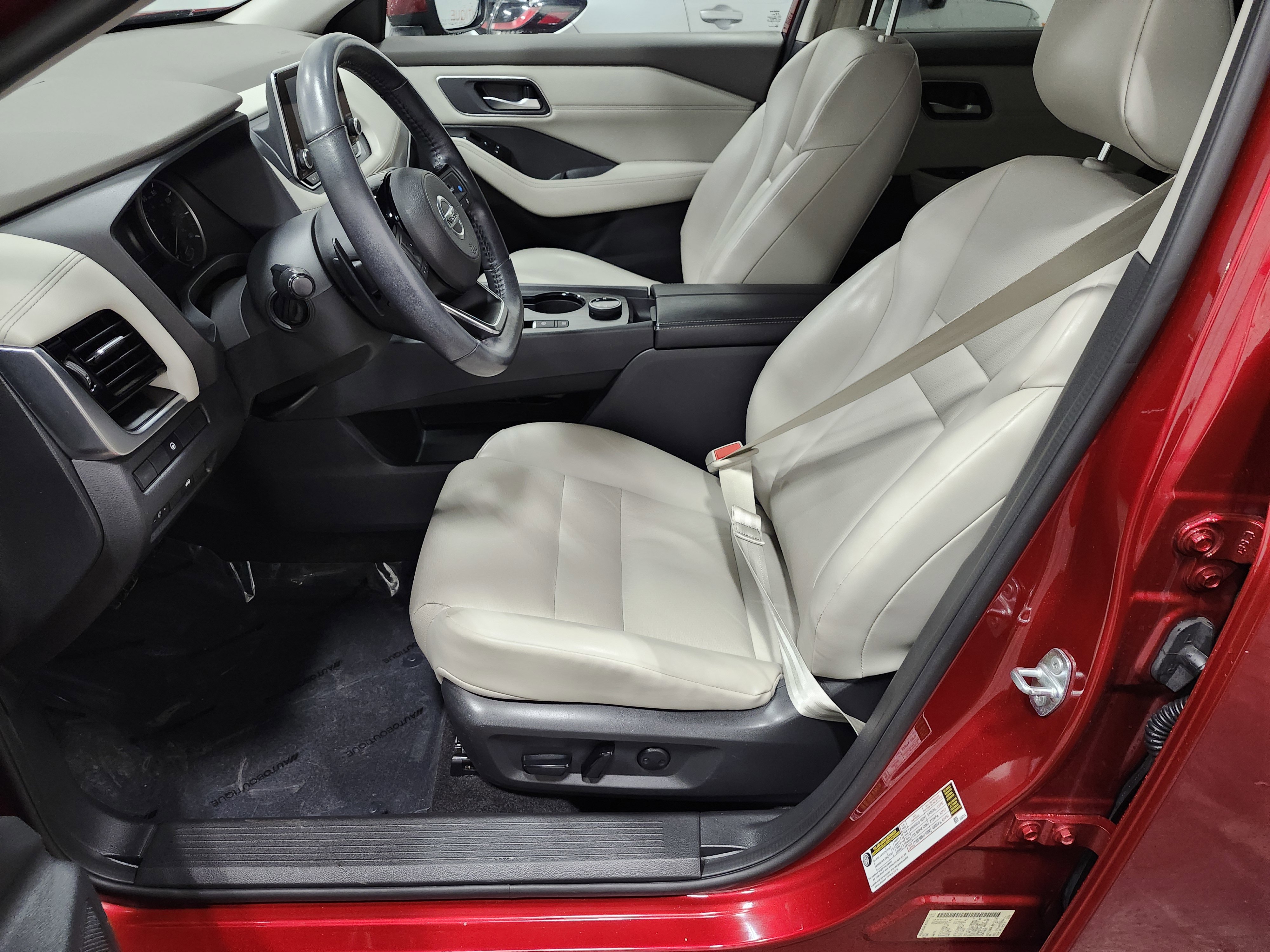 Used 2021 Nissan Rogue SV w/ Premium Package image 27