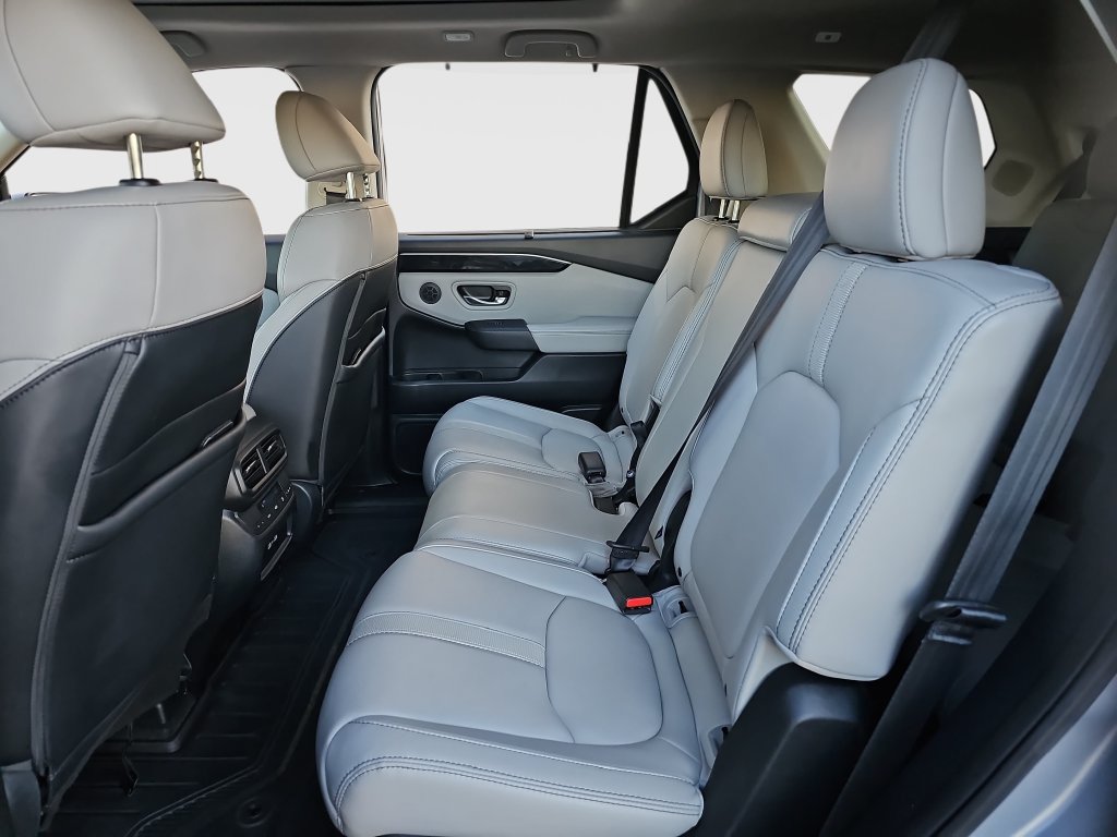 Used 2023 Honda Pilot Touring image 22