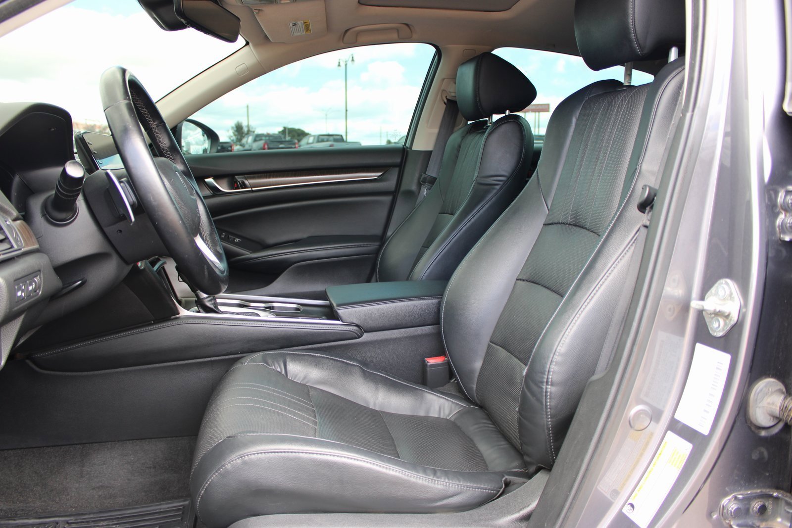 Used 2018 Honda Accord Touring image 11