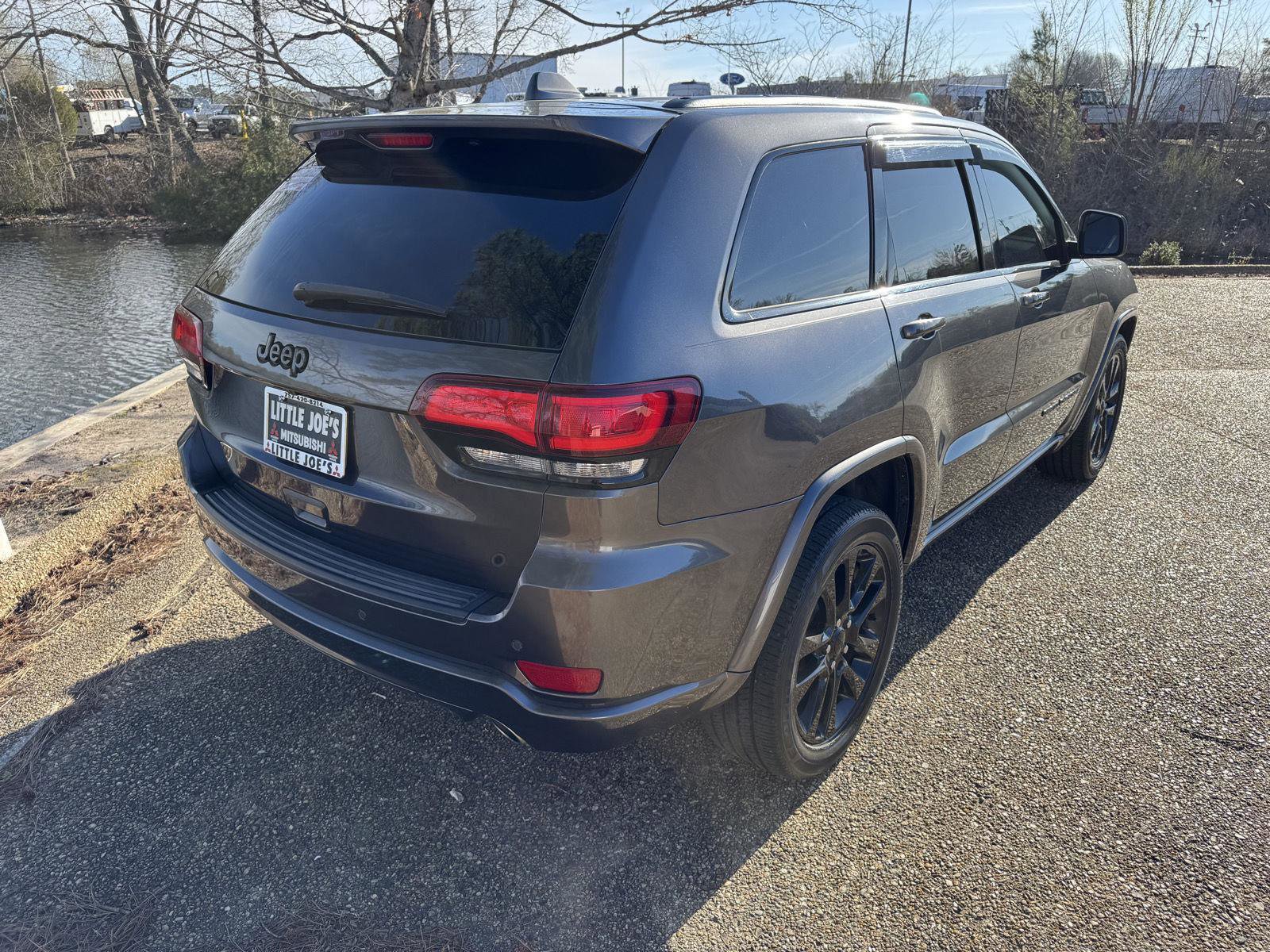 Used 2019 Jeep Grand Cherokee Altitude RWD image 5