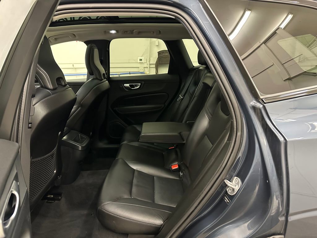 Used 2024 Volvo XC60 B5 Core image 28
