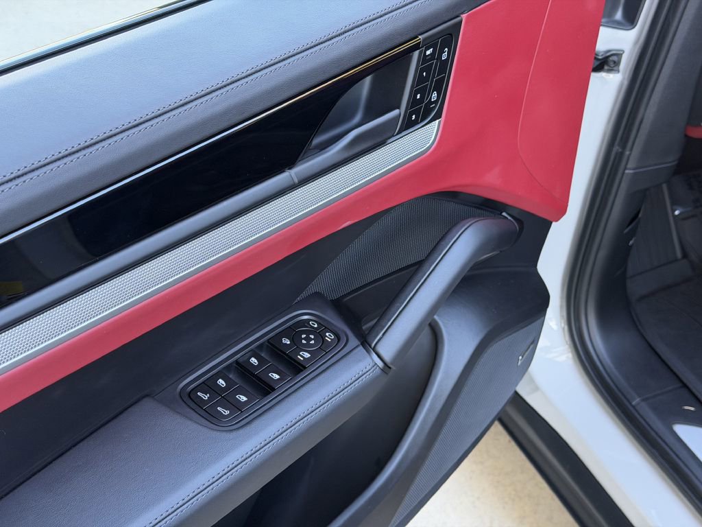 Used 2024 Porsche Cayenne Coupe image 21