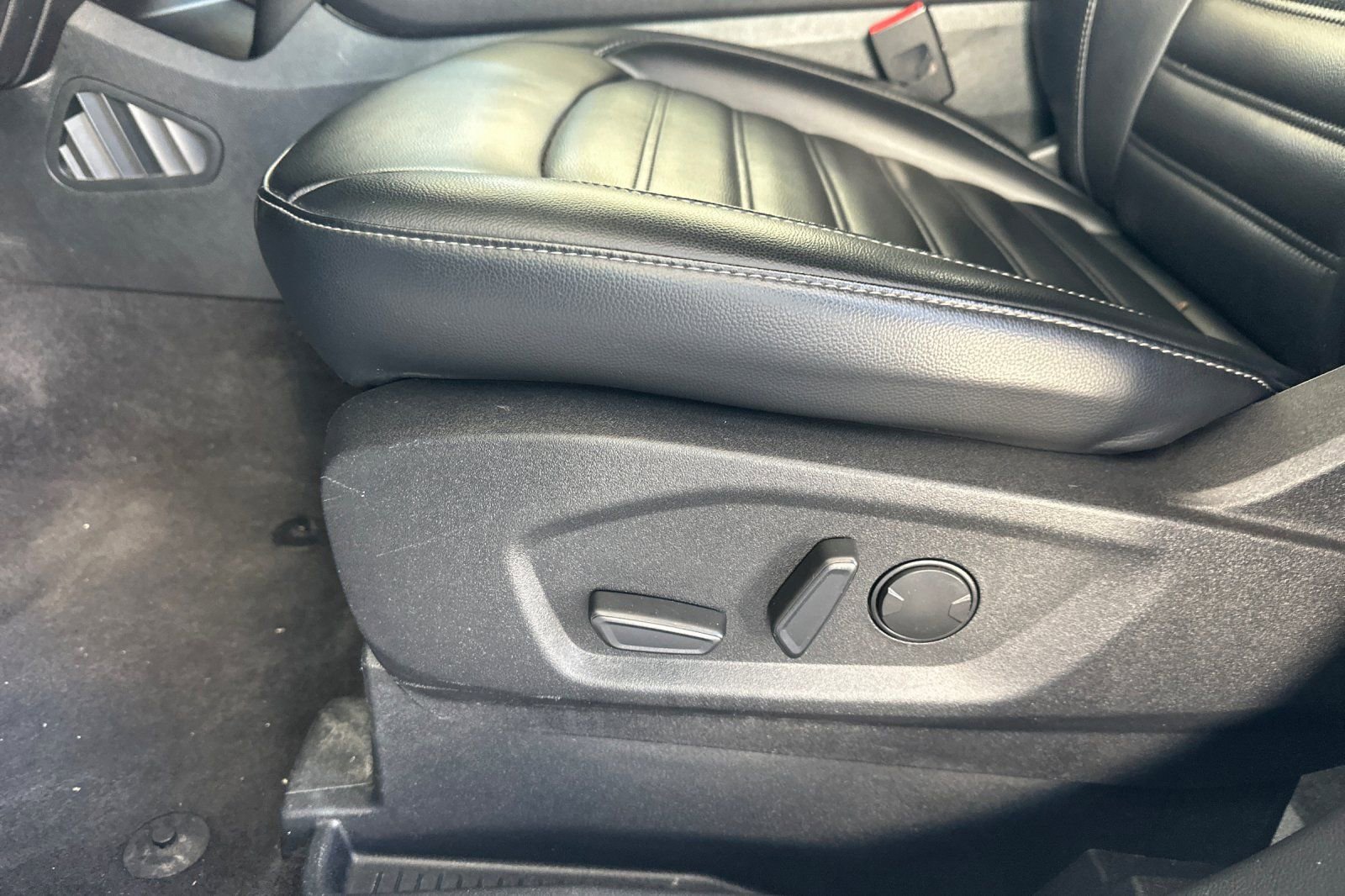 Used 2024 Ford Edge SEL AWD/4WD image 13