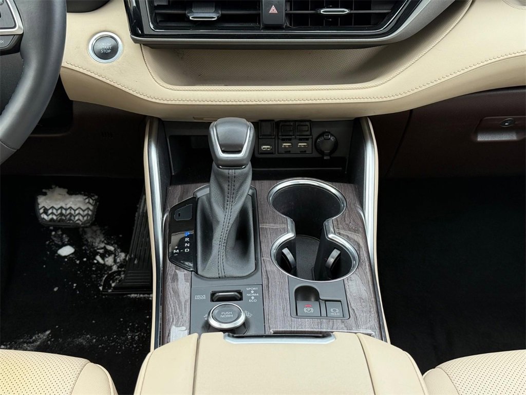 Used 2021 Toyota Highlander Limited image 13
