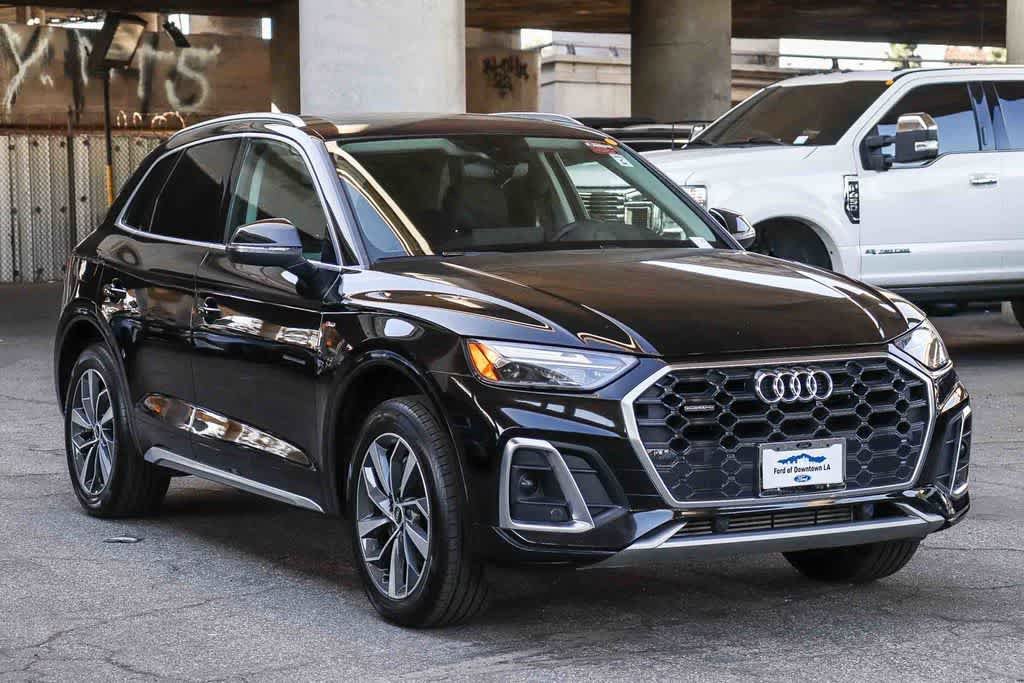 Used 2022 Audi Q5 2.0T Premium w/ Convenience Package image 3