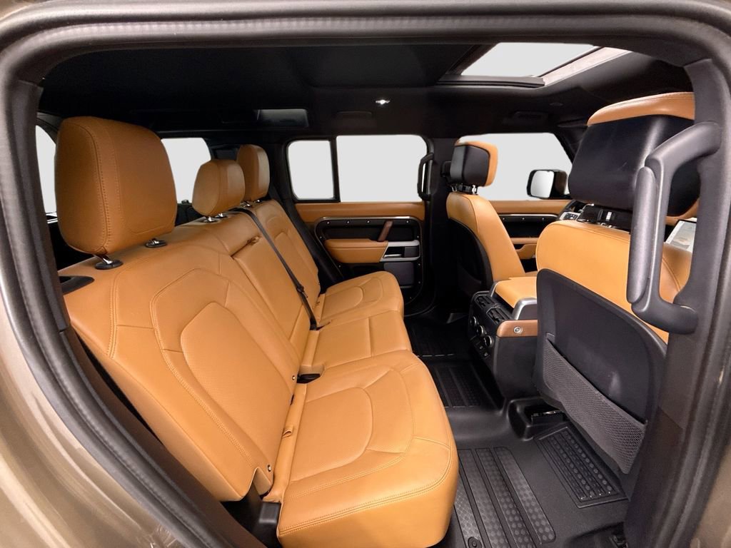 Certified 2024 Land Rover Defender 110 SE AWD/4WD image 21