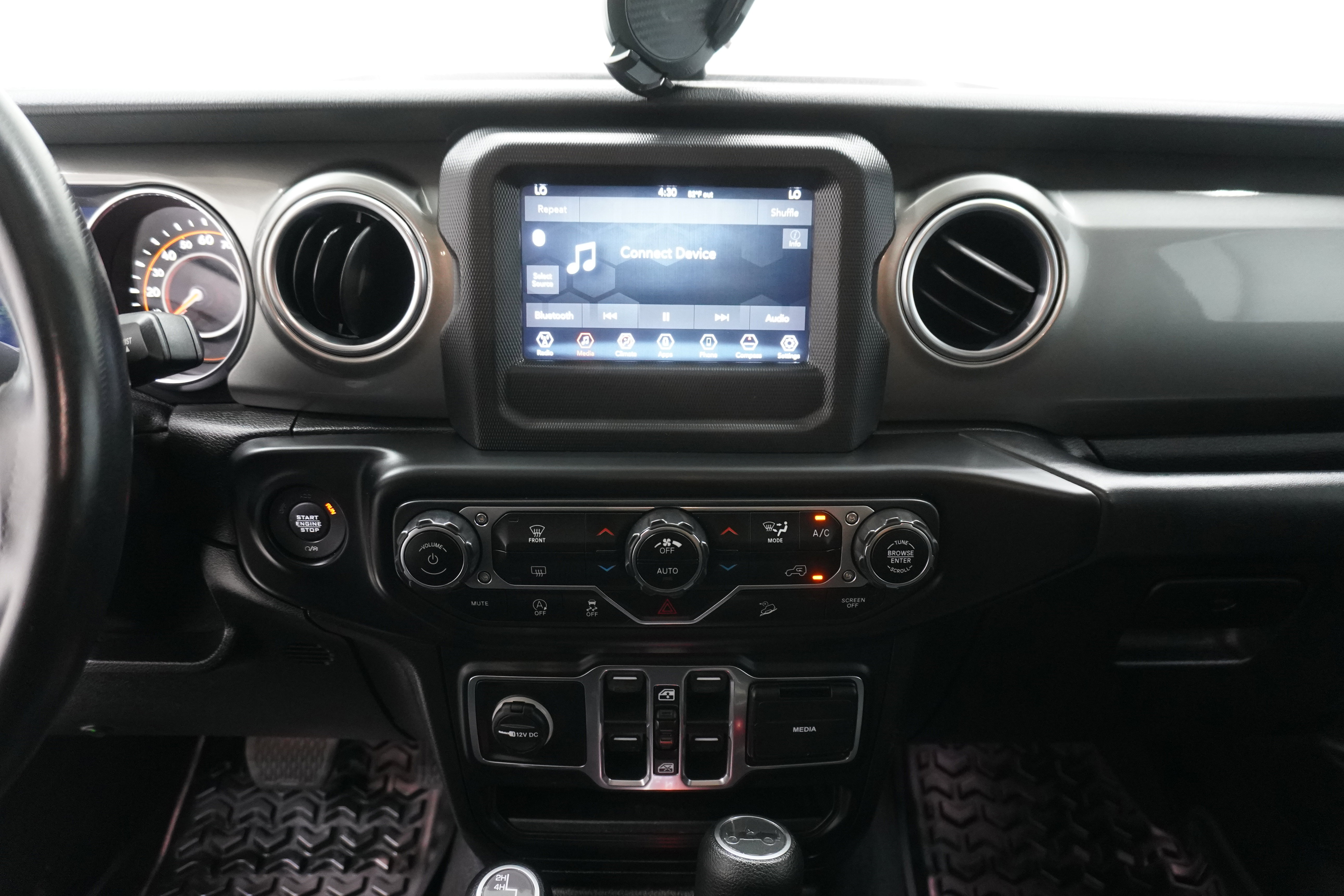 Used 2020 Jeep Wrangler Unlimited Sahara AWD/4WD image 21
