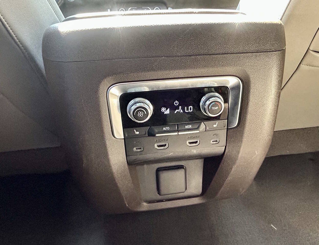 Used 2021 GMC Yukon XL SLT w/ SLT Luxury Plus Package AWD/4WD image 35