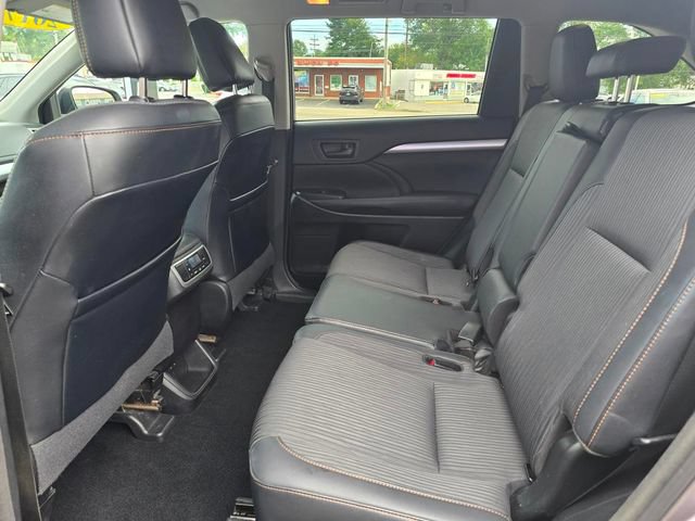 Used 2017 Toyota Highlander Plus AWD/4WD image 14