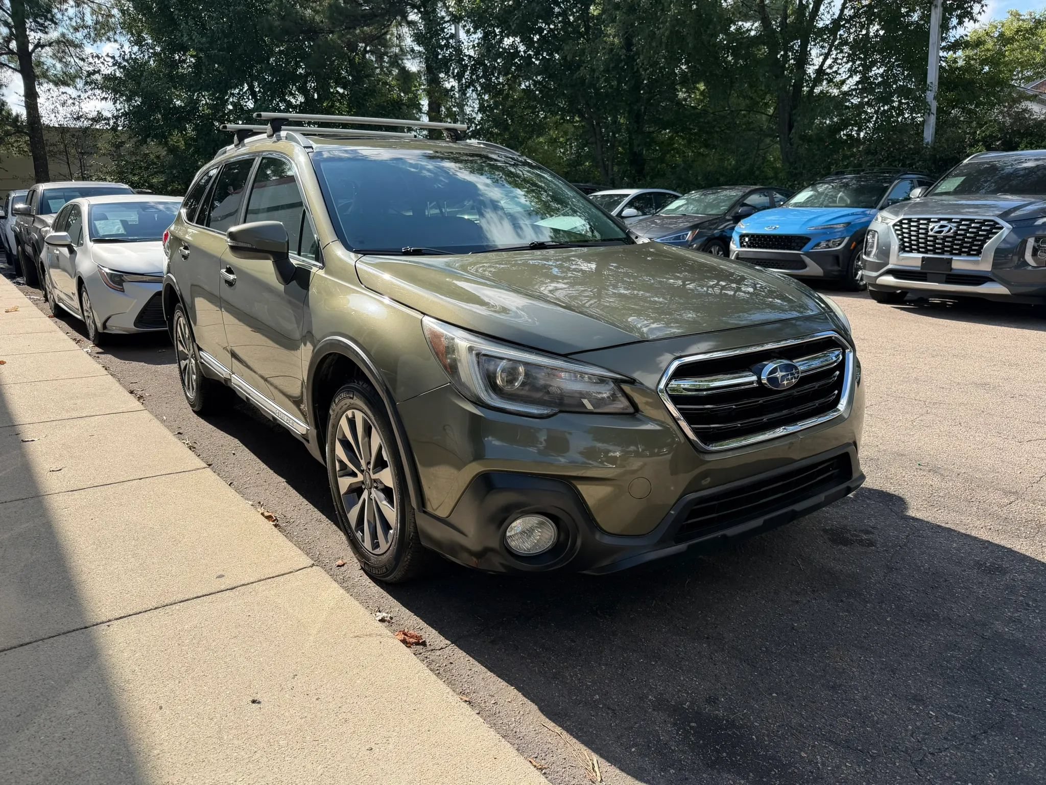 Used 2018 Subaru Outback 3.6R Touring AWD/4WD image 4