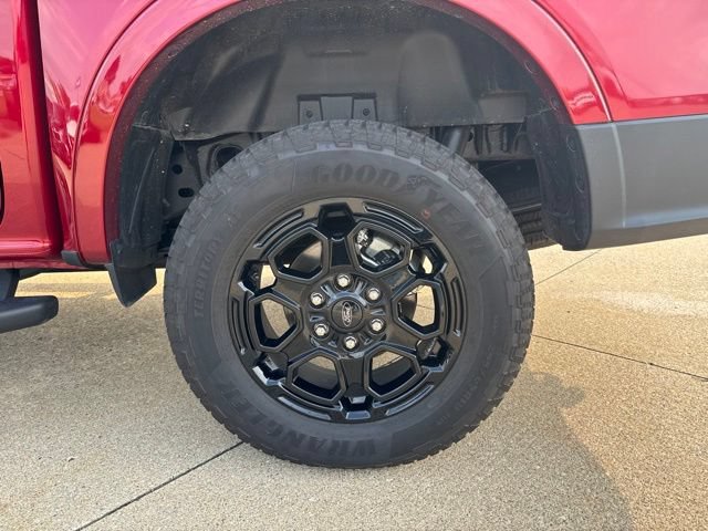 Used 2025 Ford Ranger Lariat w/ Black Appearance Package AWD/4WD image 11